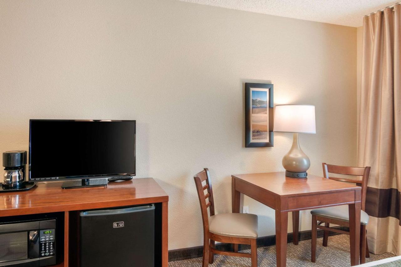 Queen Room with Two Queen Beds - Non-Smoking at Comfort Inn Medford North