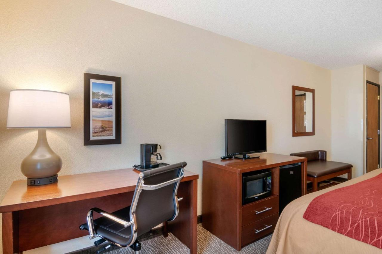 King Room - Non-Smoking at Comfort Inn Medford North