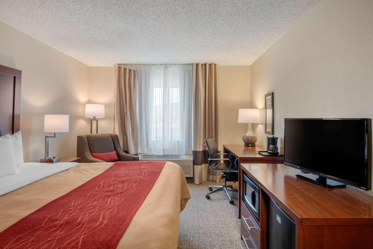 King Room - Non-Smoking at Comfort Inn Medford North