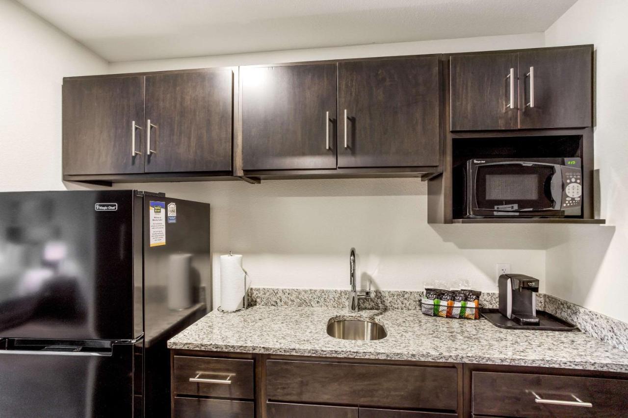King Suite - Non-Smoking at MainStay Suites Logan Ohio-Hocking Hills