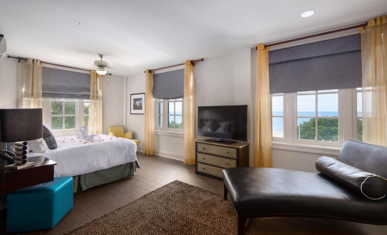Superior King Suite at White House Hotel