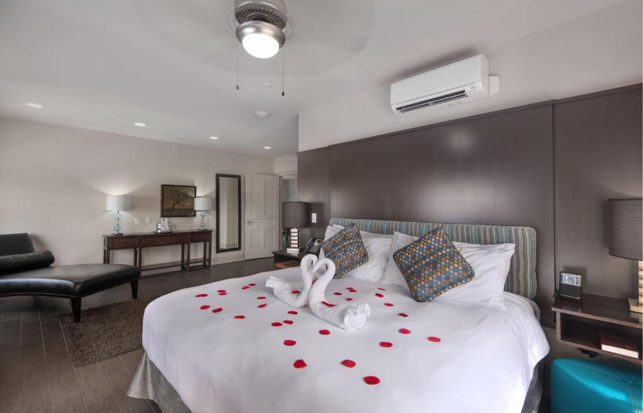 Superior King Suite at White House Hotel