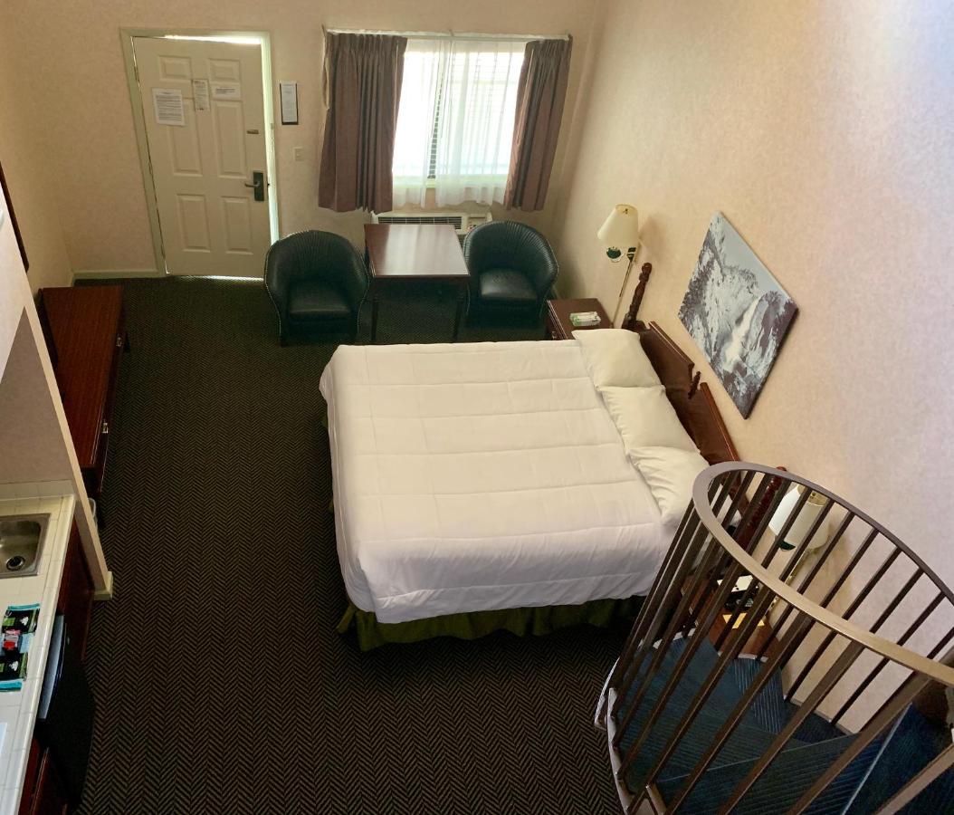 Quadruple Room at Yosemite View Lodge