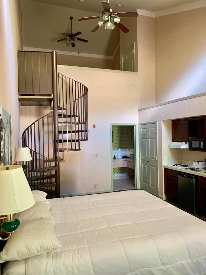 Quadruple Room at Yosemite View Lodge