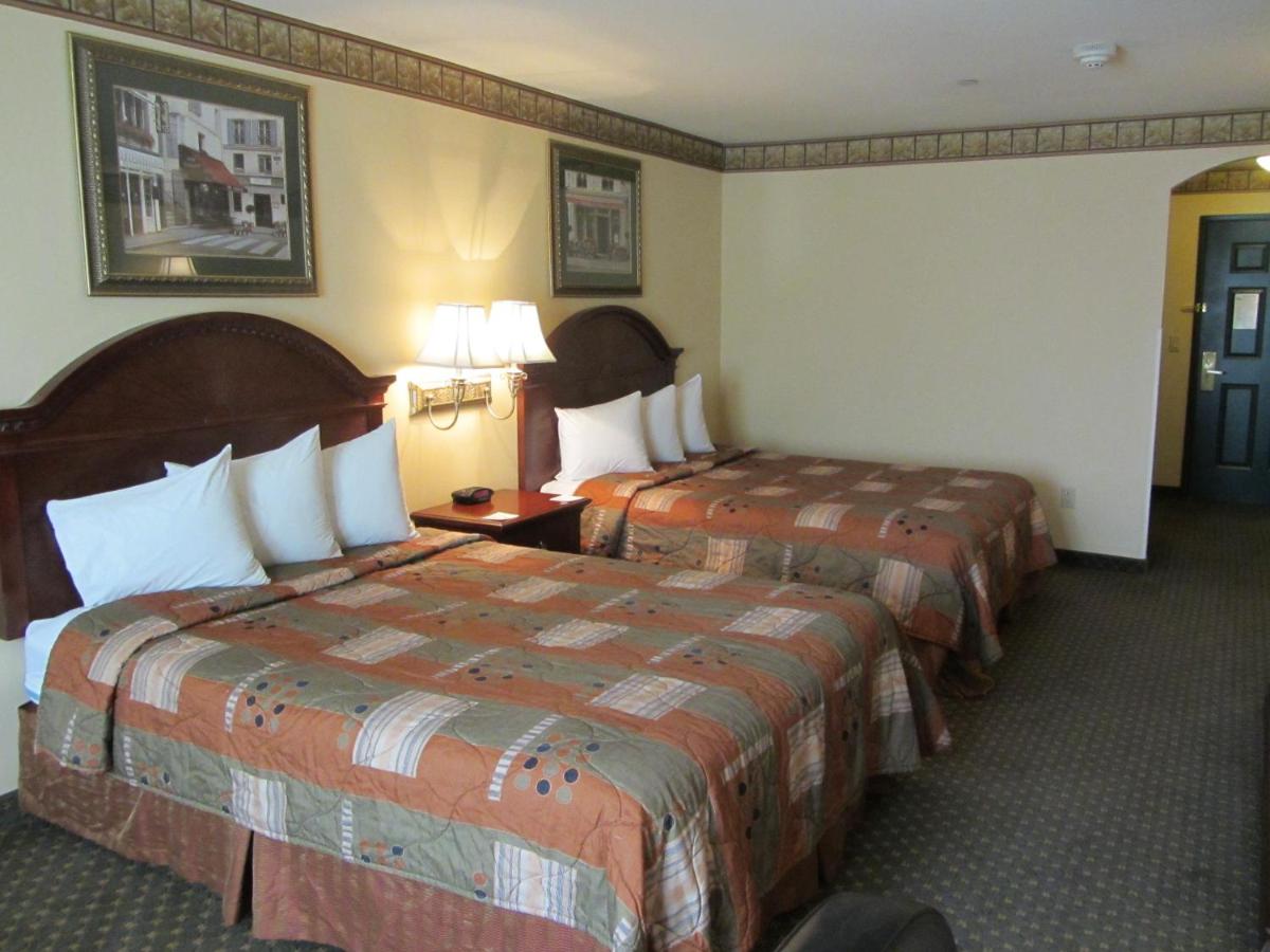 Queen Room with Two Queen Beds - Non-Smoking at Country Inn & Suites by Radisson, Amarillo I-40 West, TX