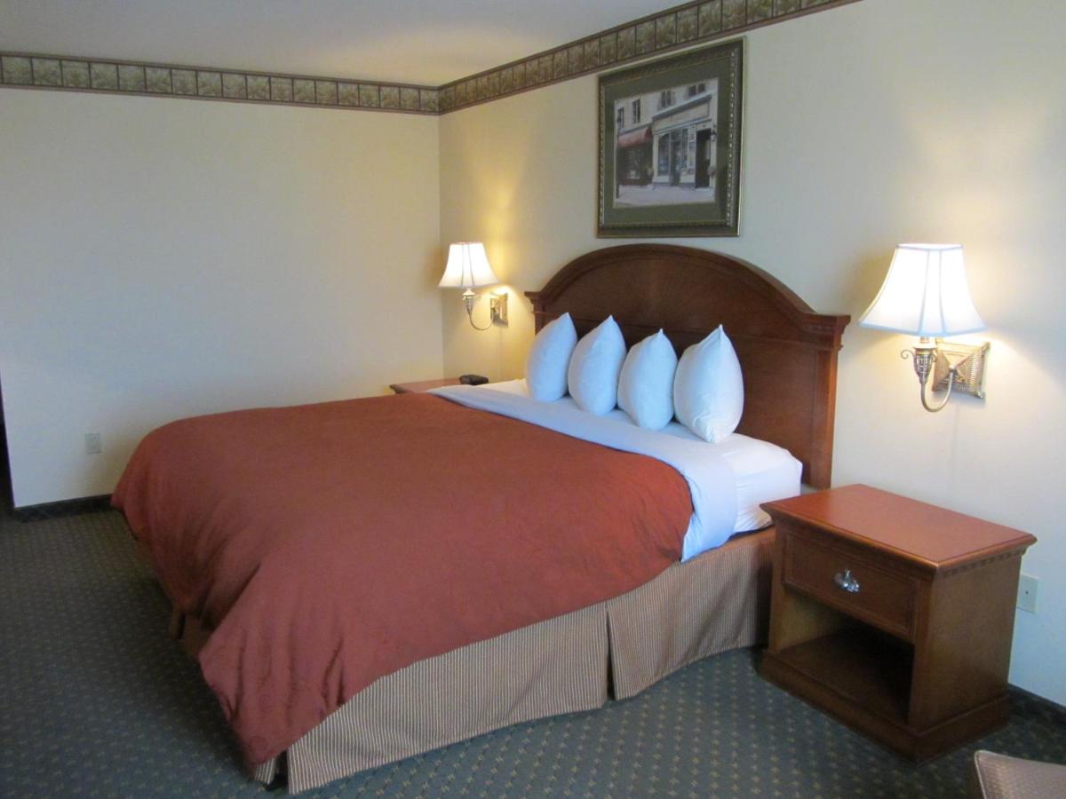 King Room - Non-Smoking at Country Inn & Suites by Radisson, Amarillo I-40 West, TX