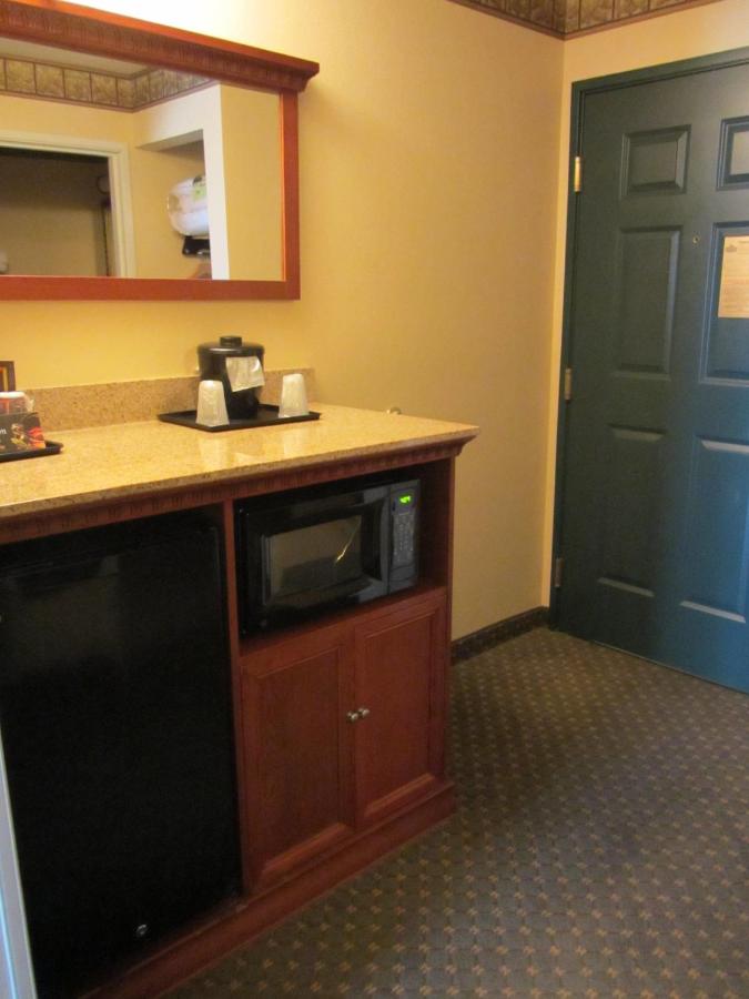 Queen Room with Two Queen Beds - Disability Access at Country Inn & Suites by Radisson, Amarillo I-40 West, TX
