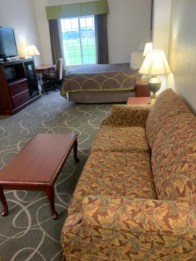 Deluxe King Room - Smoking at Super 8 by Wyndham Hillsboro TX