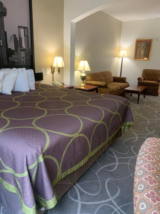 Deluxe King Room - Non-Smoking at Super 8 by Wyndham Hillsboro TX