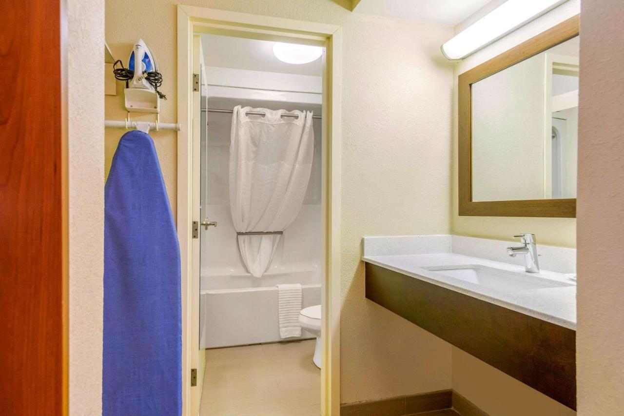 King Suite - Non-Smoking at Quality Inn & Suites Olde Town