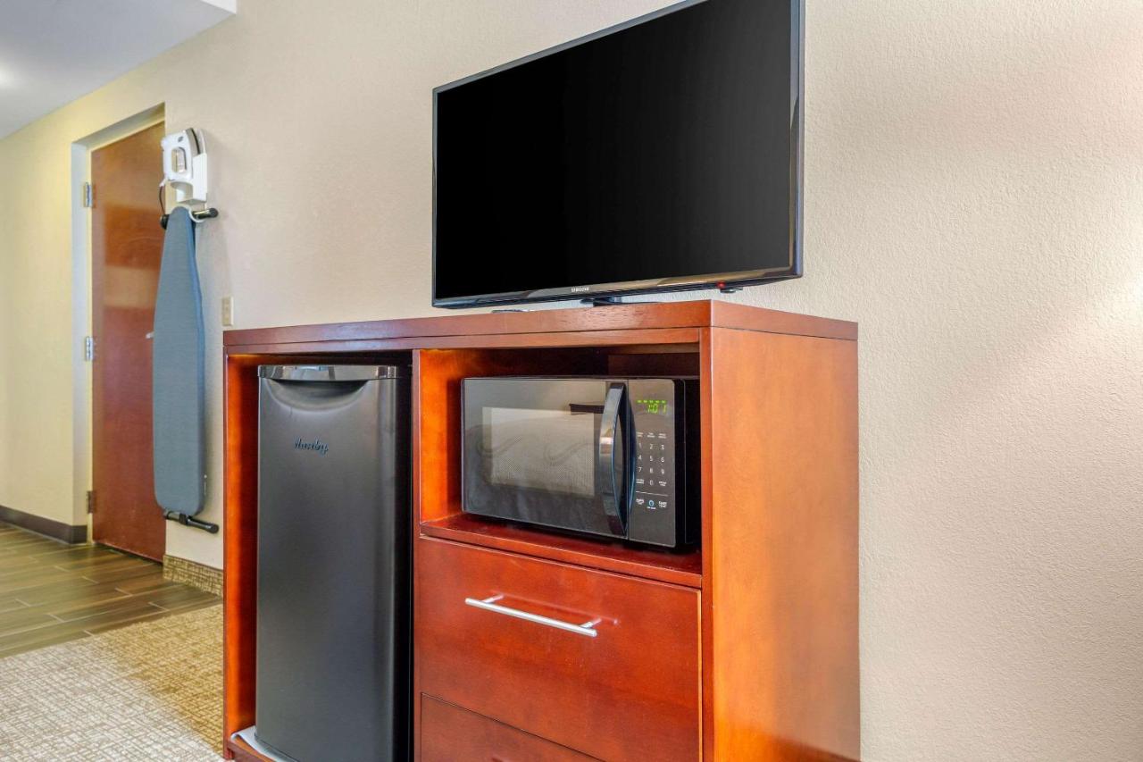 King Room with Roll-In Shower - Accessible/Non-Smoking at Quality Inn & Suites Olde Town