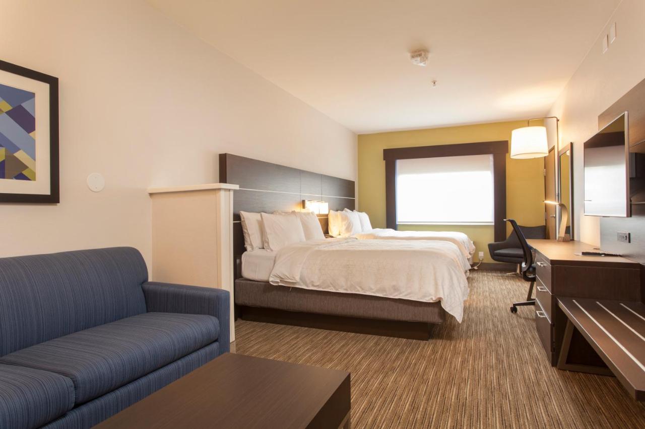 Suite - Mobility Access Roll in Shower/Non-Smoking at Holiday Inn Express & Suites Santa Fe by IHG