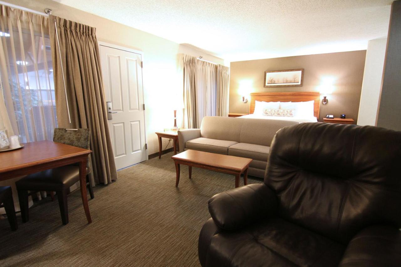 King Suite with Spa Bath at C'mon Inn Billings