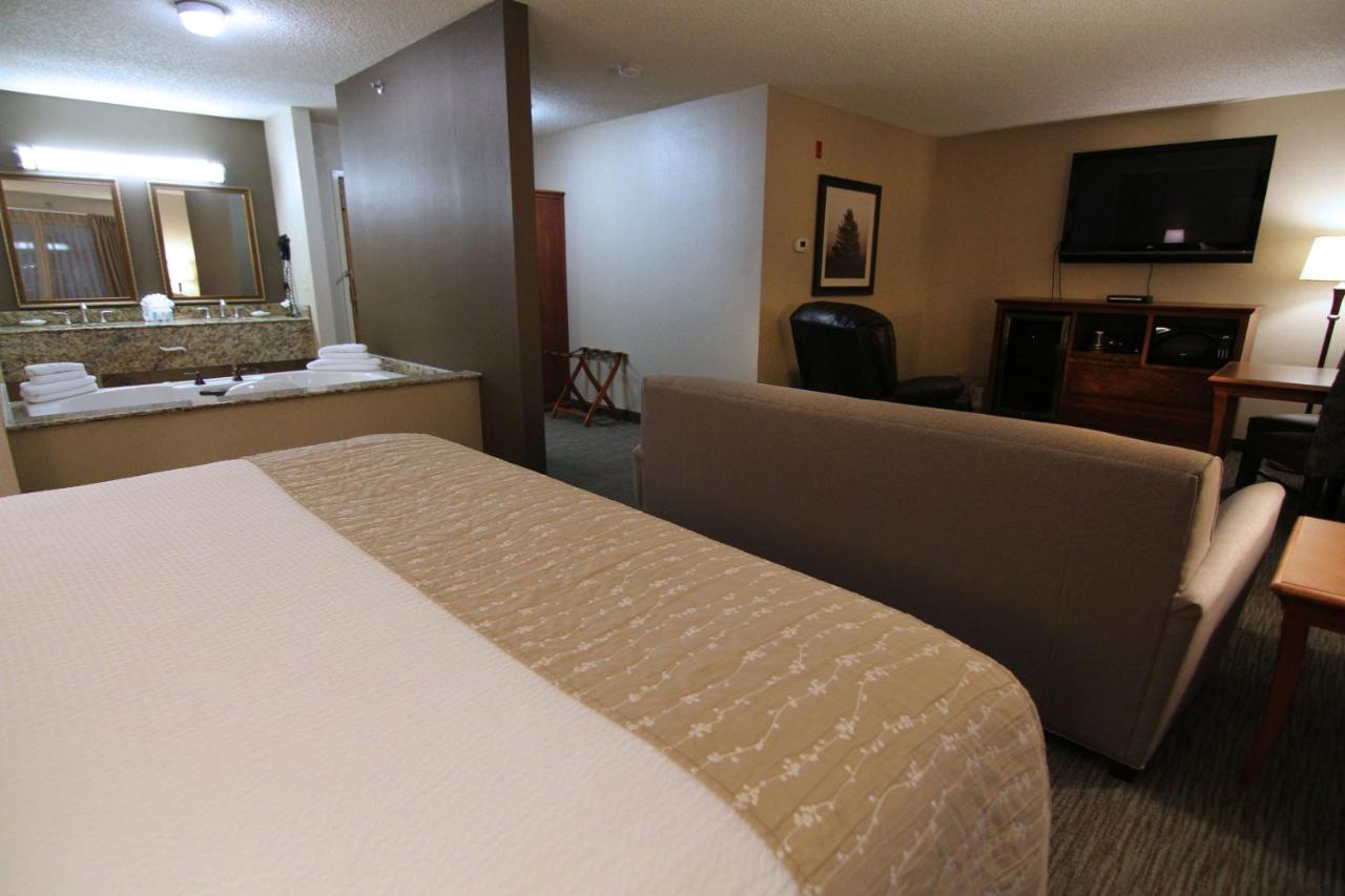 King Suite with Spa Bath at C'mon Inn Billings