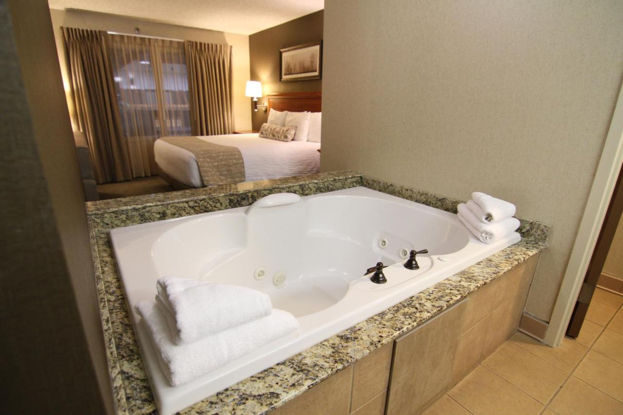 King Suite with Spa Bath at C'mon Inn Billings