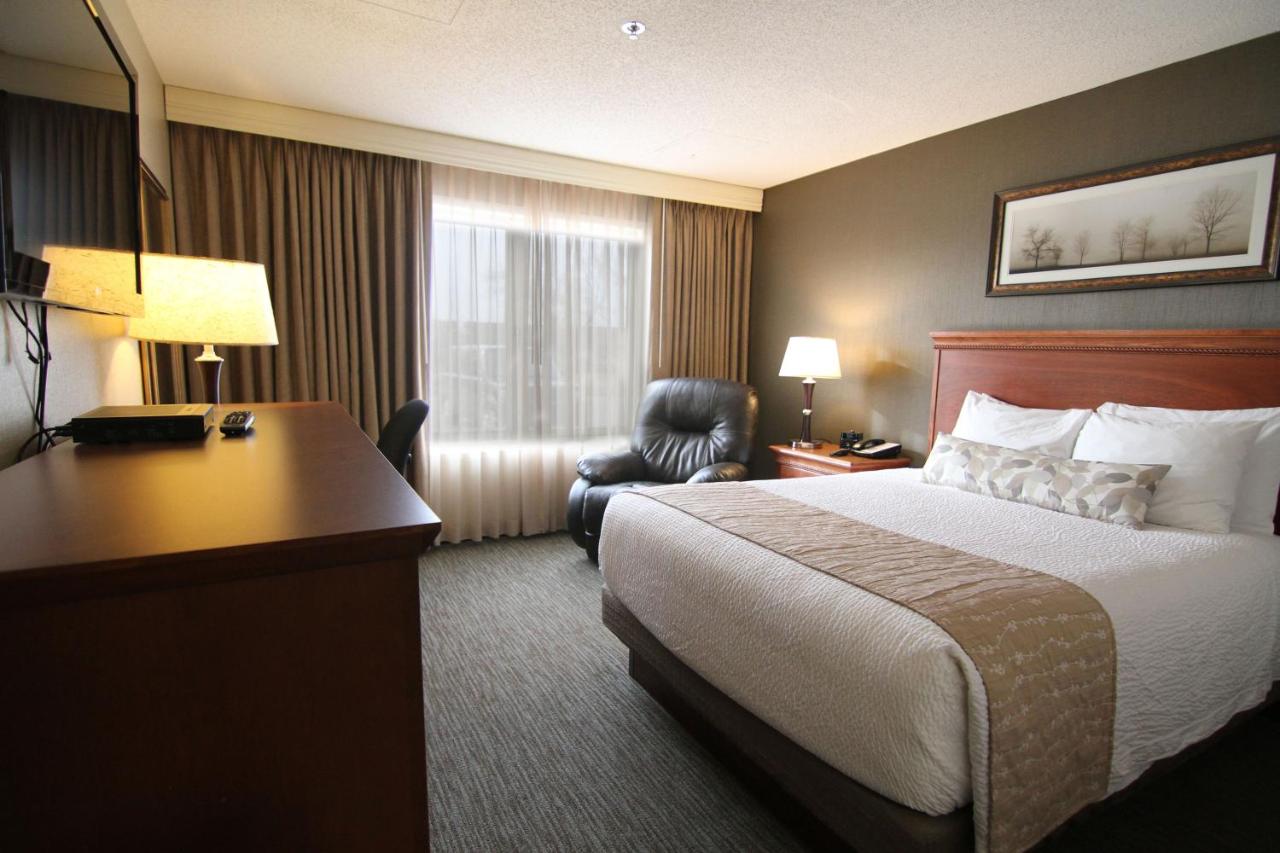 Deluxe King Room at C'mon Inn Billings