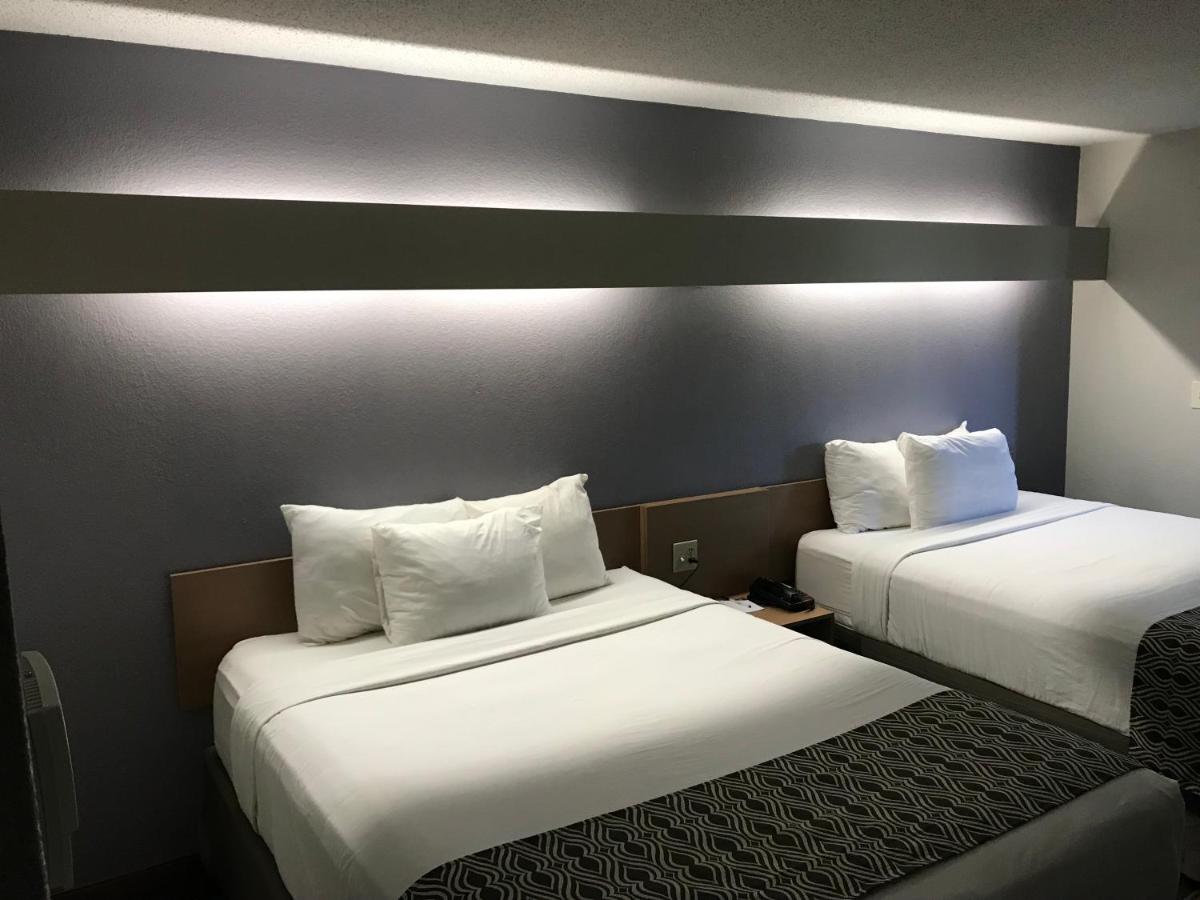 Queen Room - Non-Smoking at Microtel Inn & Suites by Wyndham Baltimore BWI Airport