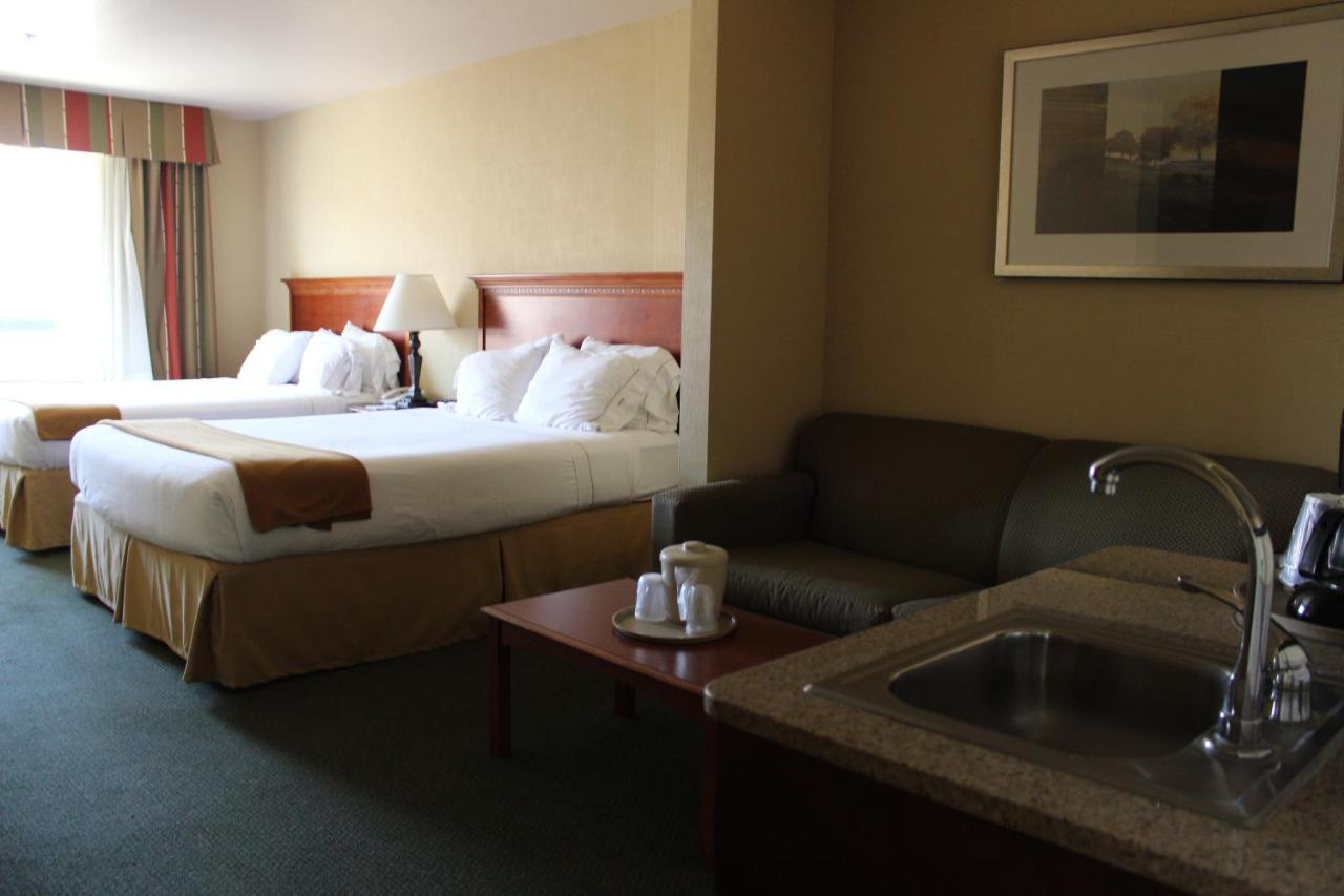King Suite - Non-Smoking at Holiday Inn Express Hotel & Suites Tehachapi by IHG