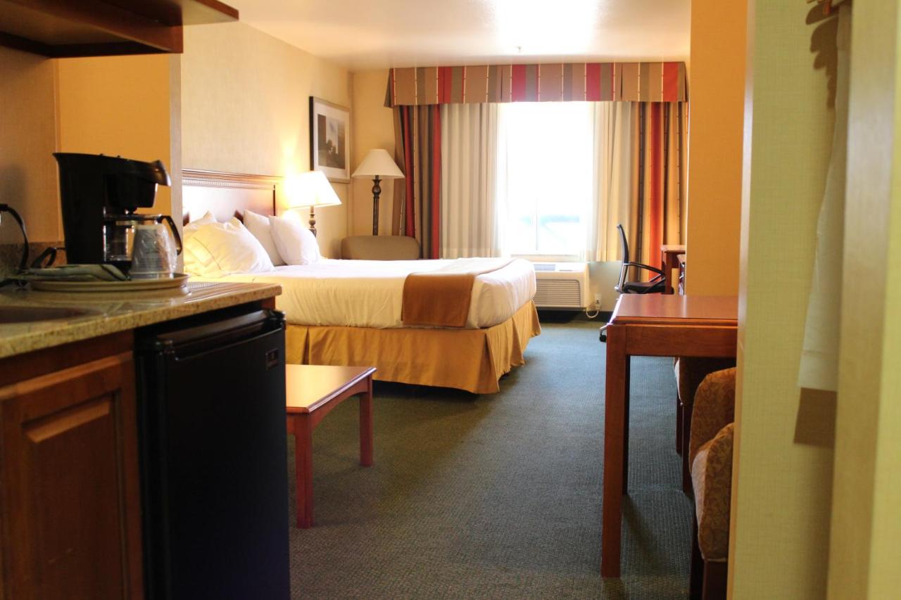 King Suite - Non-Smoking at Holiday Inn Express Hotel & Suites Tehachapi by IHG