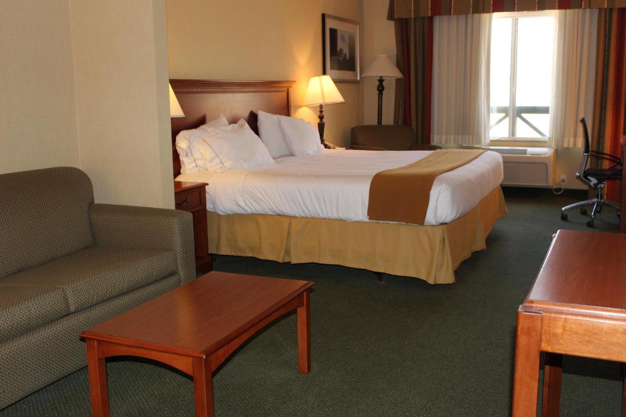 King Suite - Non-Smoking at Holiday Inn Express Hotel & Suites Tehachapi by IHG