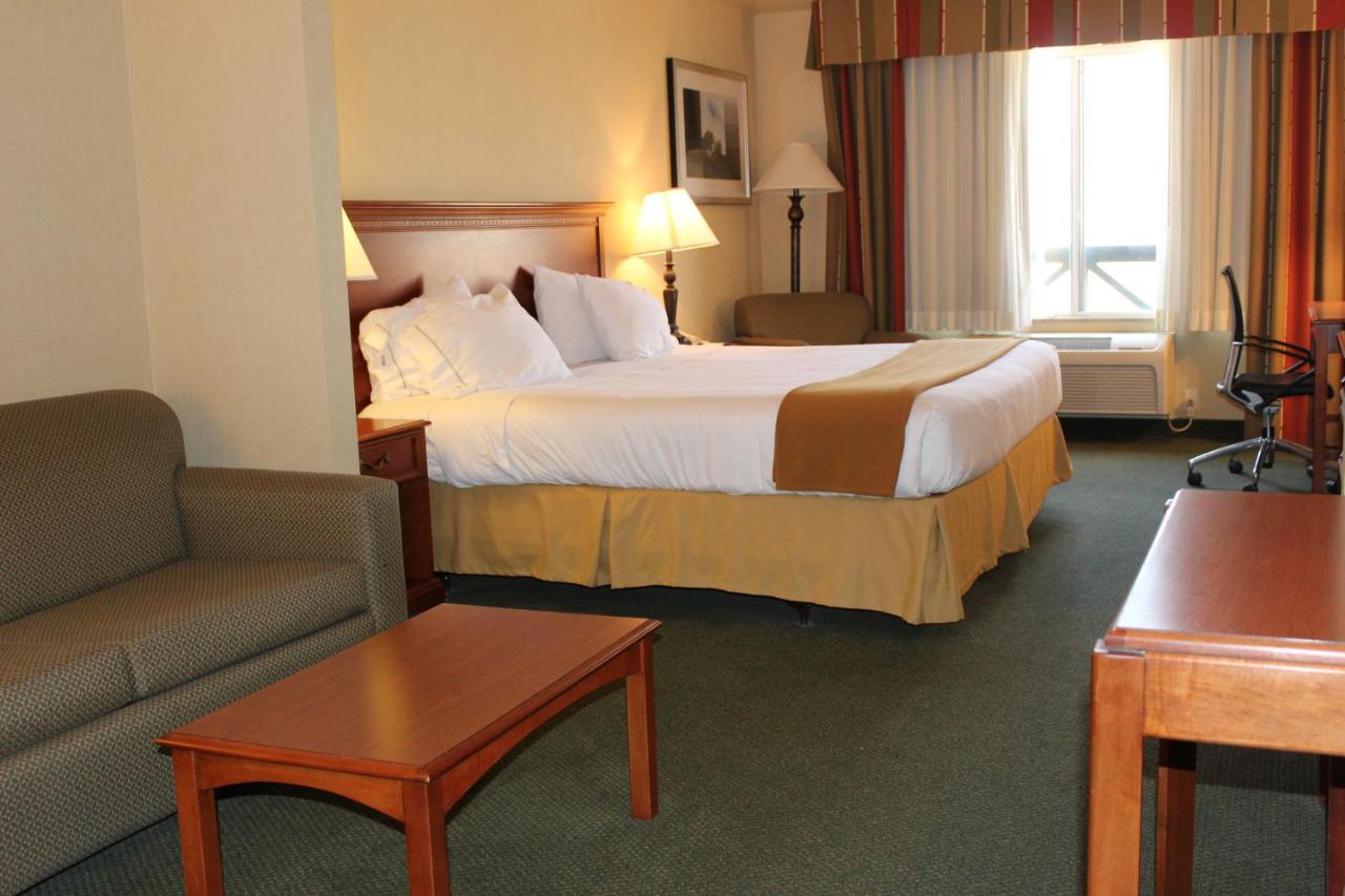 King Suite - Non-Smoking at Holiday Inn Express Hotel & Suites Tehachapi by IHG