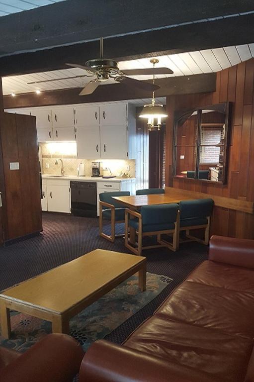 Two-Bedroom Condo With Bathroom at St. Moritz Lodge & Condominiums