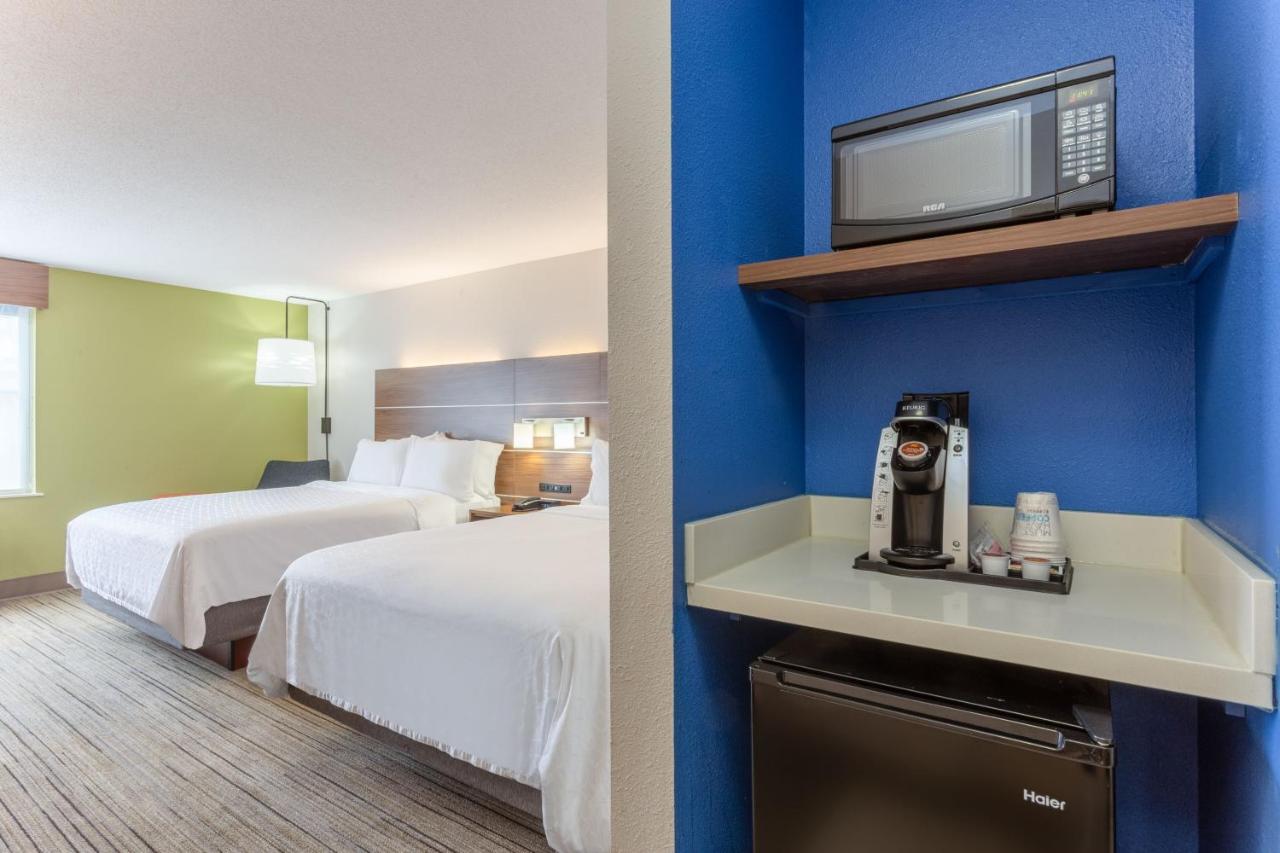 Room Selected at Check-In at Holiday Inn Express & Suites Scottsburg by IHG