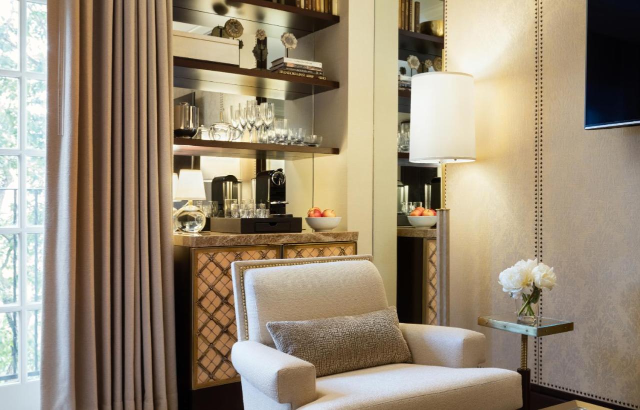 King Room with Roll-In Shower - Disability Access at Rosewood Mansion on Turtle Creek