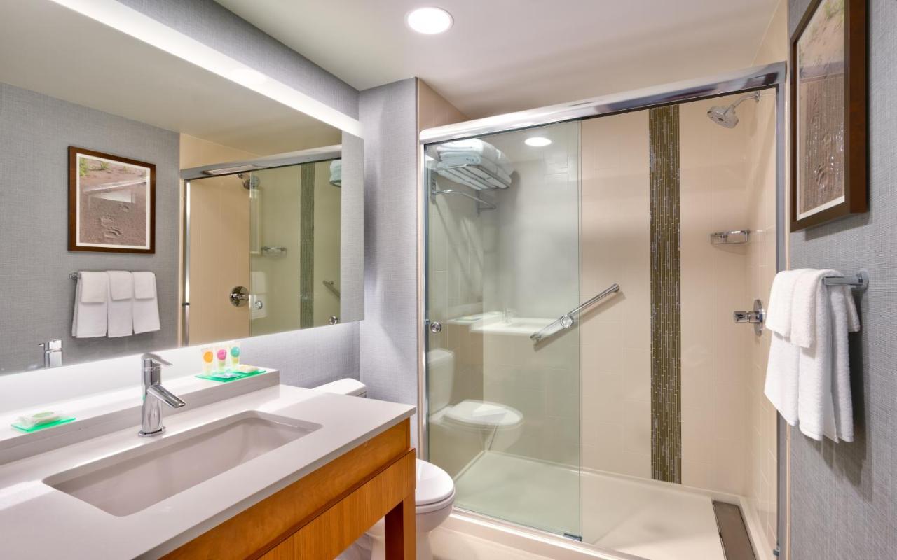 Deluxe Queen Room at Hyatt Place Anchorage Midtown