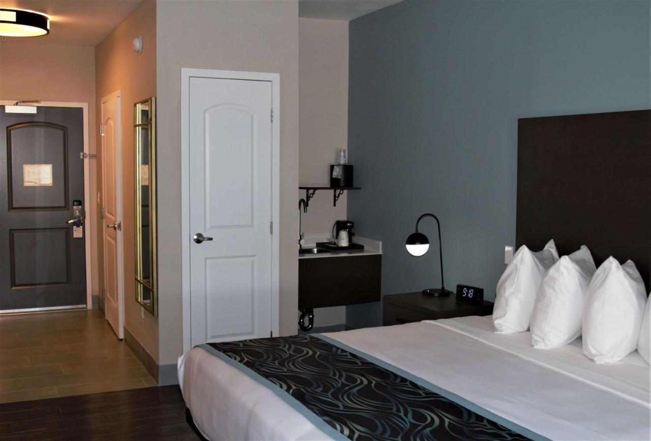 King Room - Non-Smoking at Best Western Plus New Barstow Inn & Suites