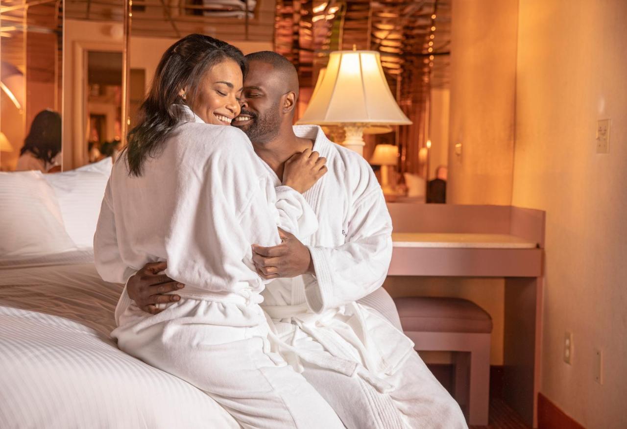 Cupid's Suite at Paradise Stream Resort