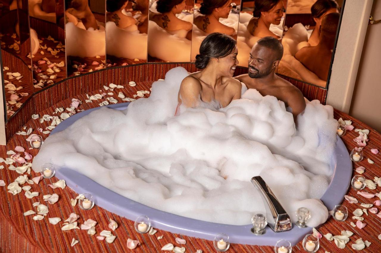 Cupid's Suite at Paradise Stream Resort
