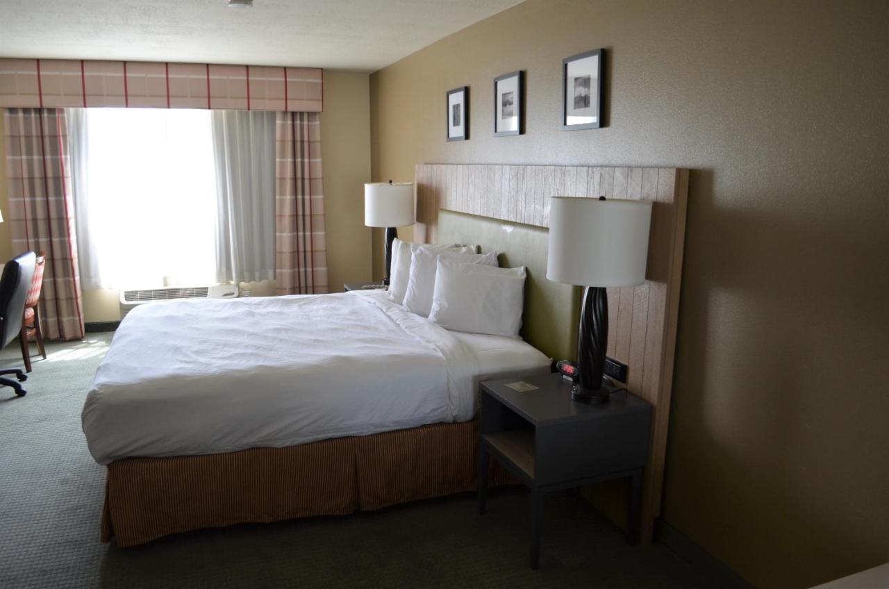 King Room with Roll-in Shower - Disability Access/Non-Smoking at Country Inn & Suites by Radisson, West Valley City, UT
