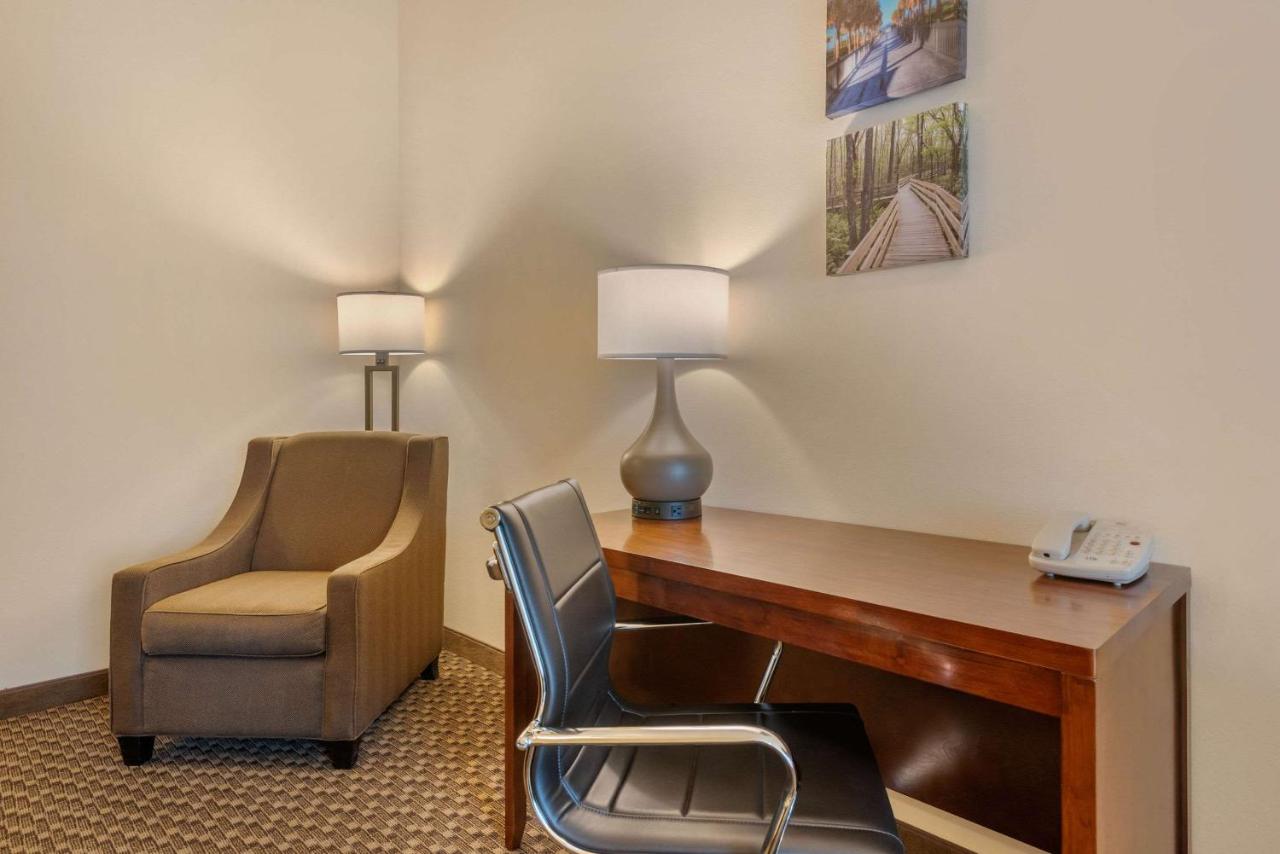 King Suite at Comfort Inn & Suites Fort Myers Airport