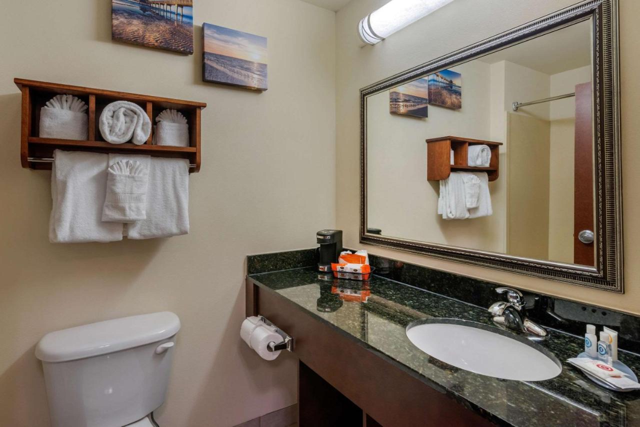 Queen Suite at Comfort Inn & Suites Fort Myers Airport