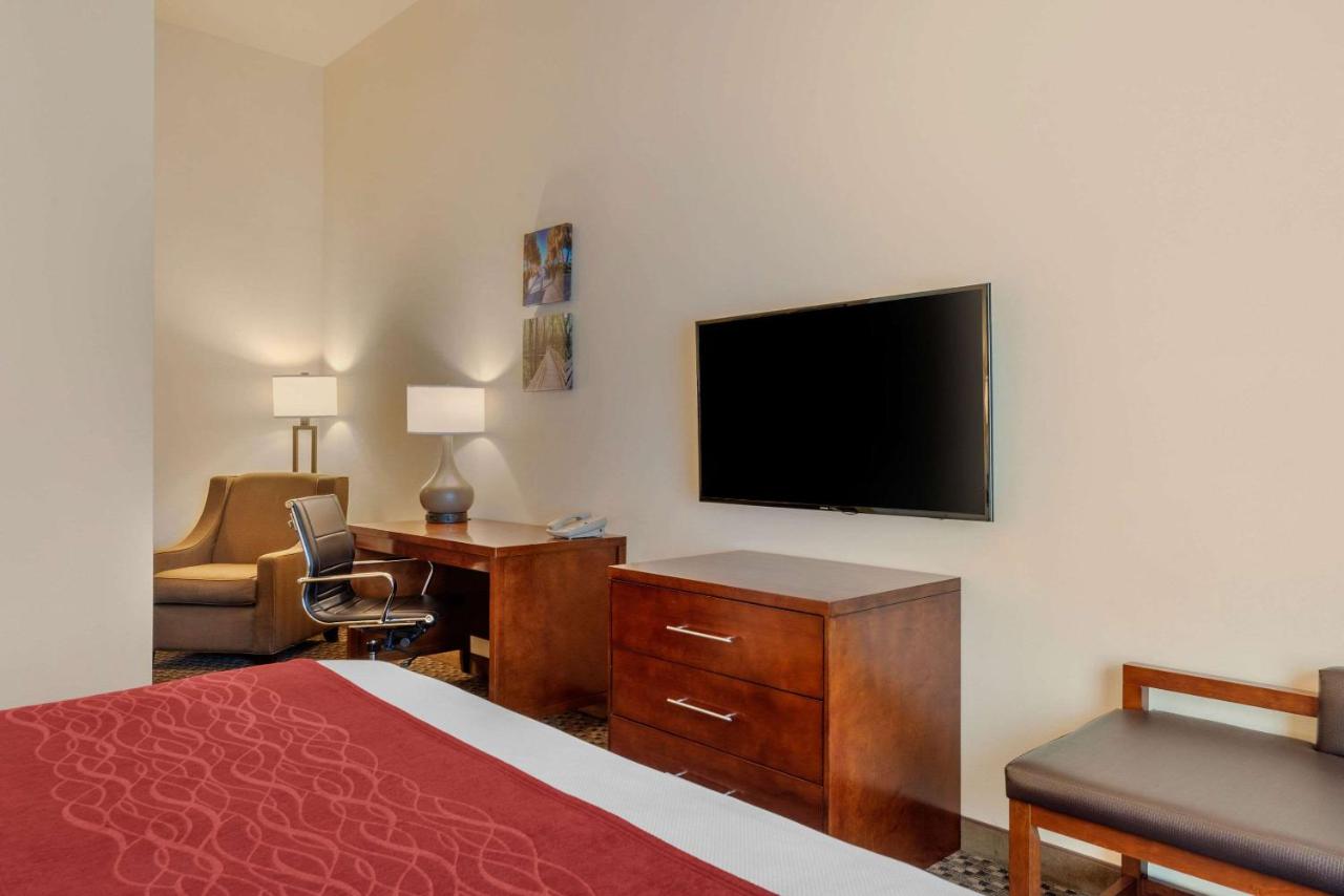 King Suite at Comfort Inn & Suites Fort Myers Airport