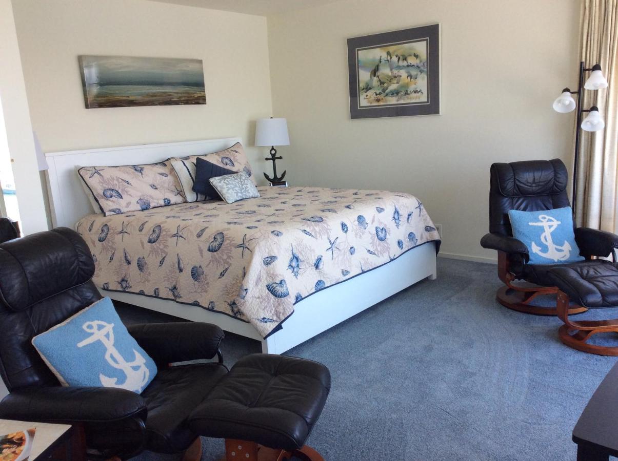 Studio Apartment with Sea View at Gray's Inn & Gallery