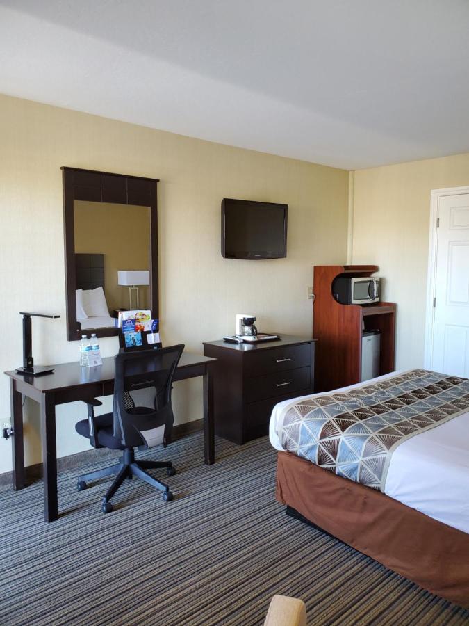 Queen Room - Disability Access at Good Living Inn