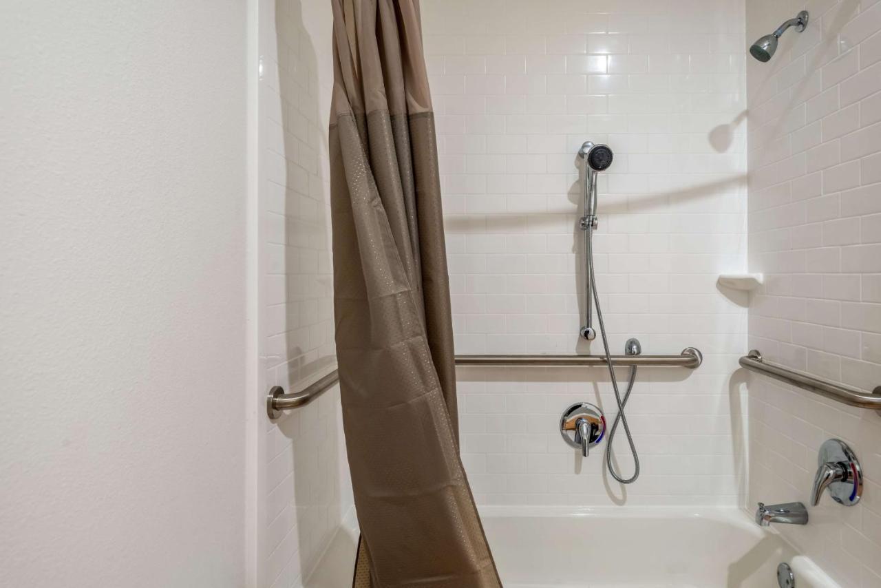 King Room with Roll-in Shower - Disability Access - Non-Smoking at Studio 6 Lake Charles, LA