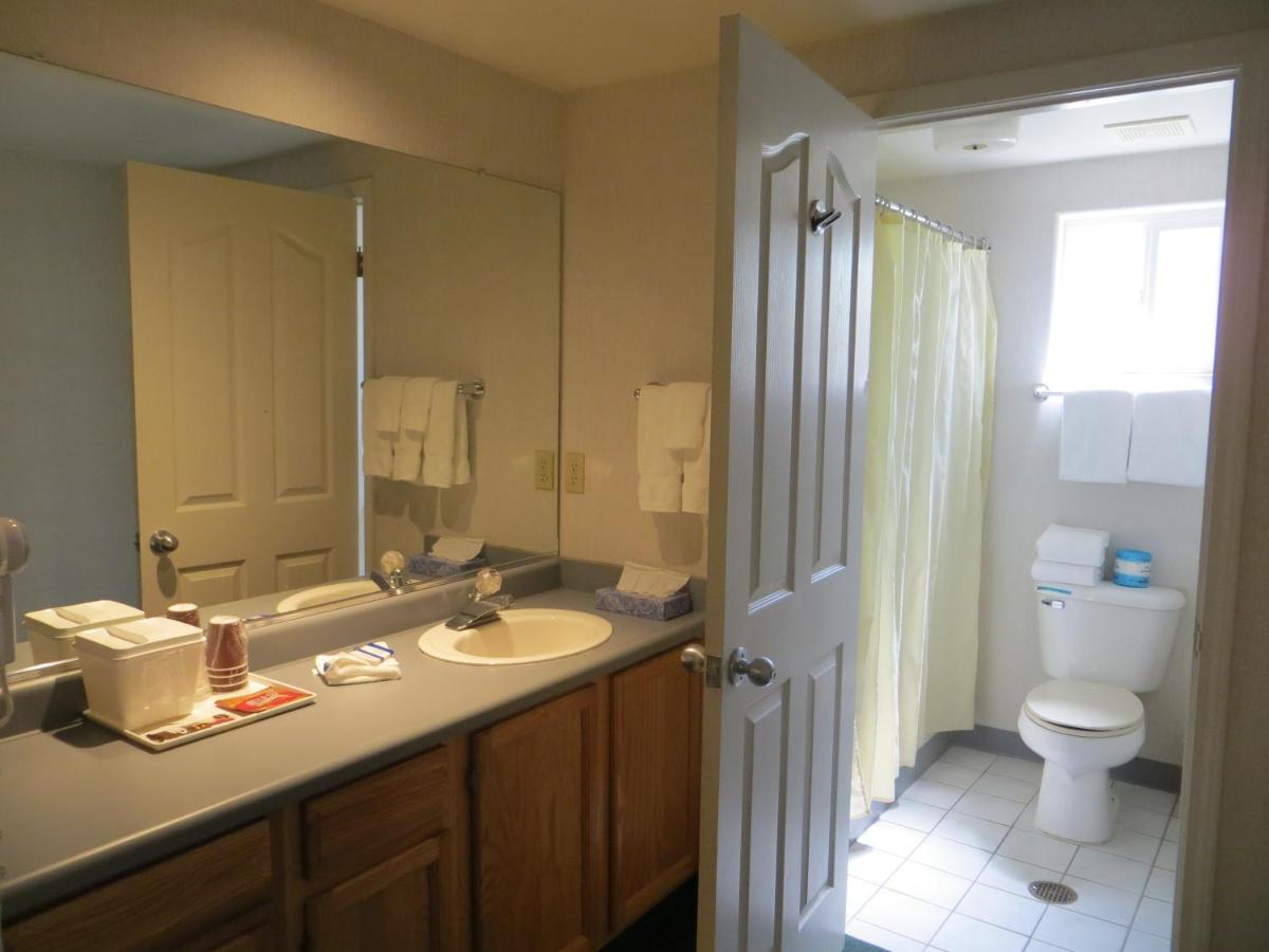 King Room at Garden Inn and Suites