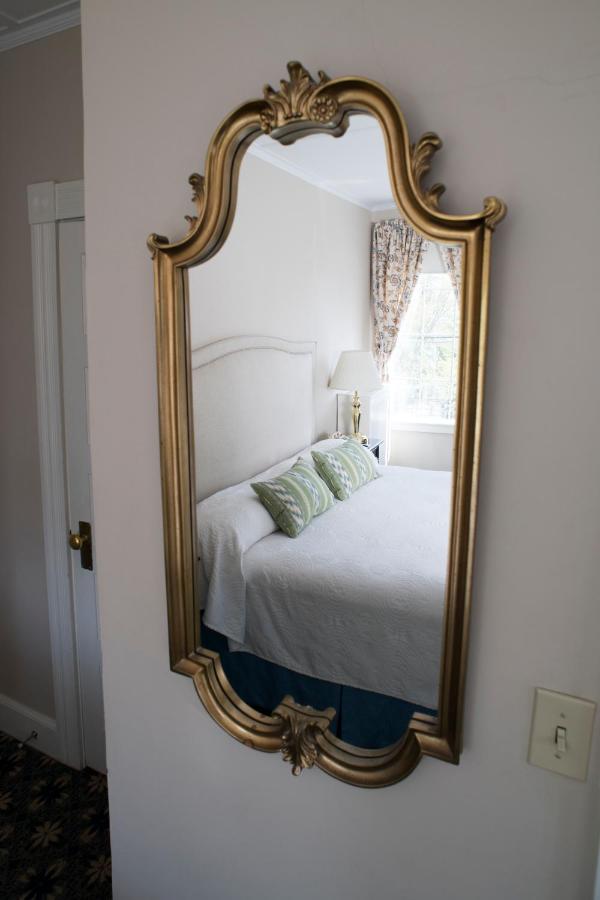 Deluxe Main Inn Room with One King Bed at Middlebury Inn