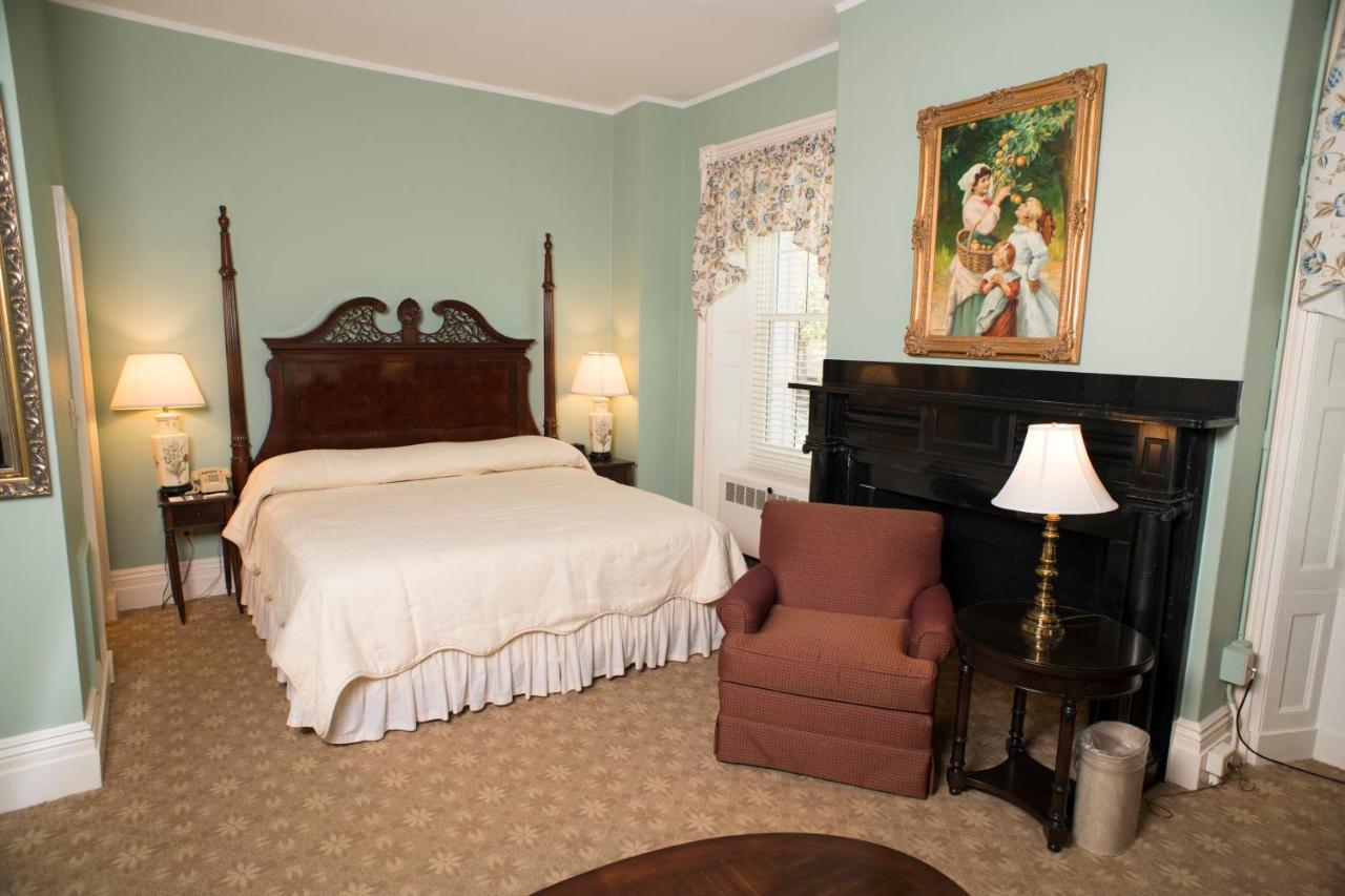 Luxury Room with One King Bed at Middlebury Inn