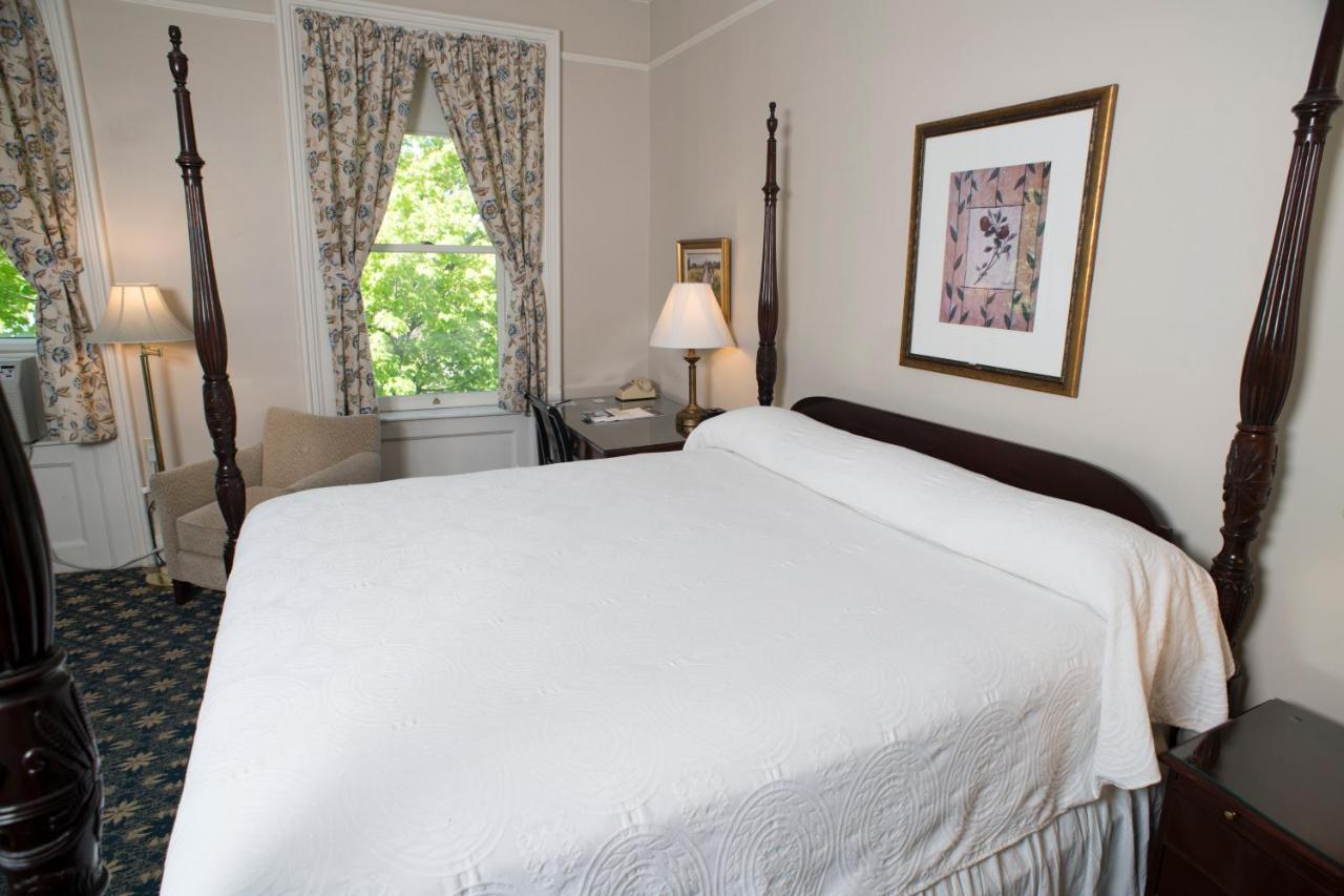 Luxury Room with One King Bed at Middlebury Inn