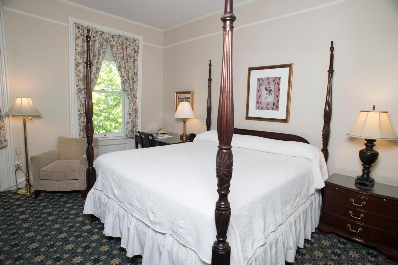Luxury Room with One King Bed at Middlebury Inn