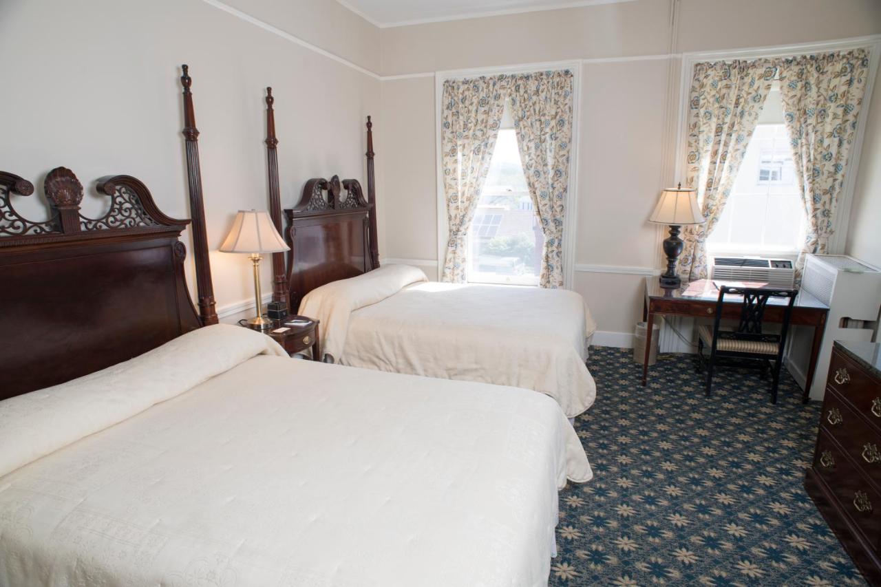 Deluxe Main Inn Room with Two Double Beds at Middlebury Inn