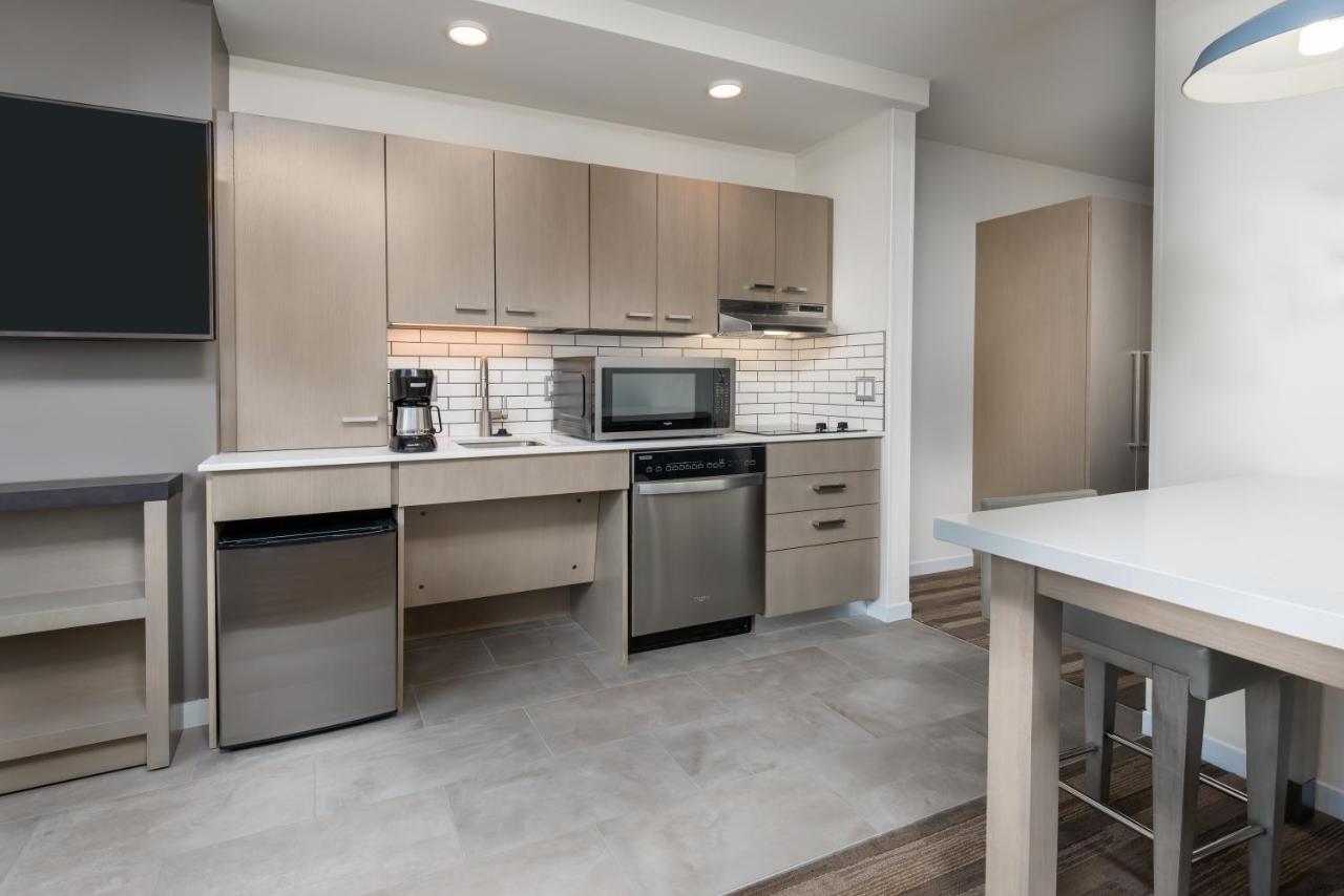 Queen Studio - Disability Access at Hyatt House Chicago/West Loop-Fulton Market