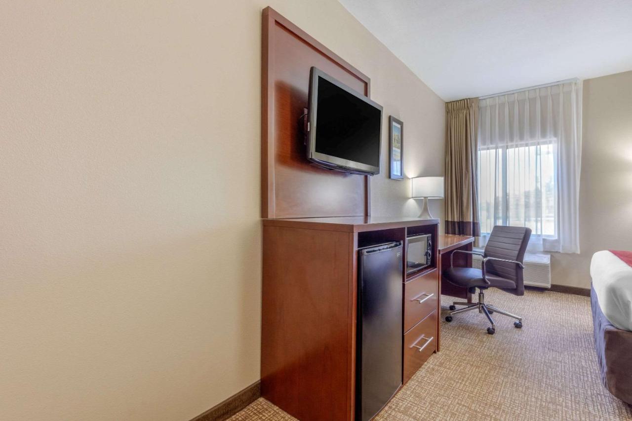 Queen Room with Two Queen Beds - Non-Smoking at Comfort Inn Lenoir City-Knoxville