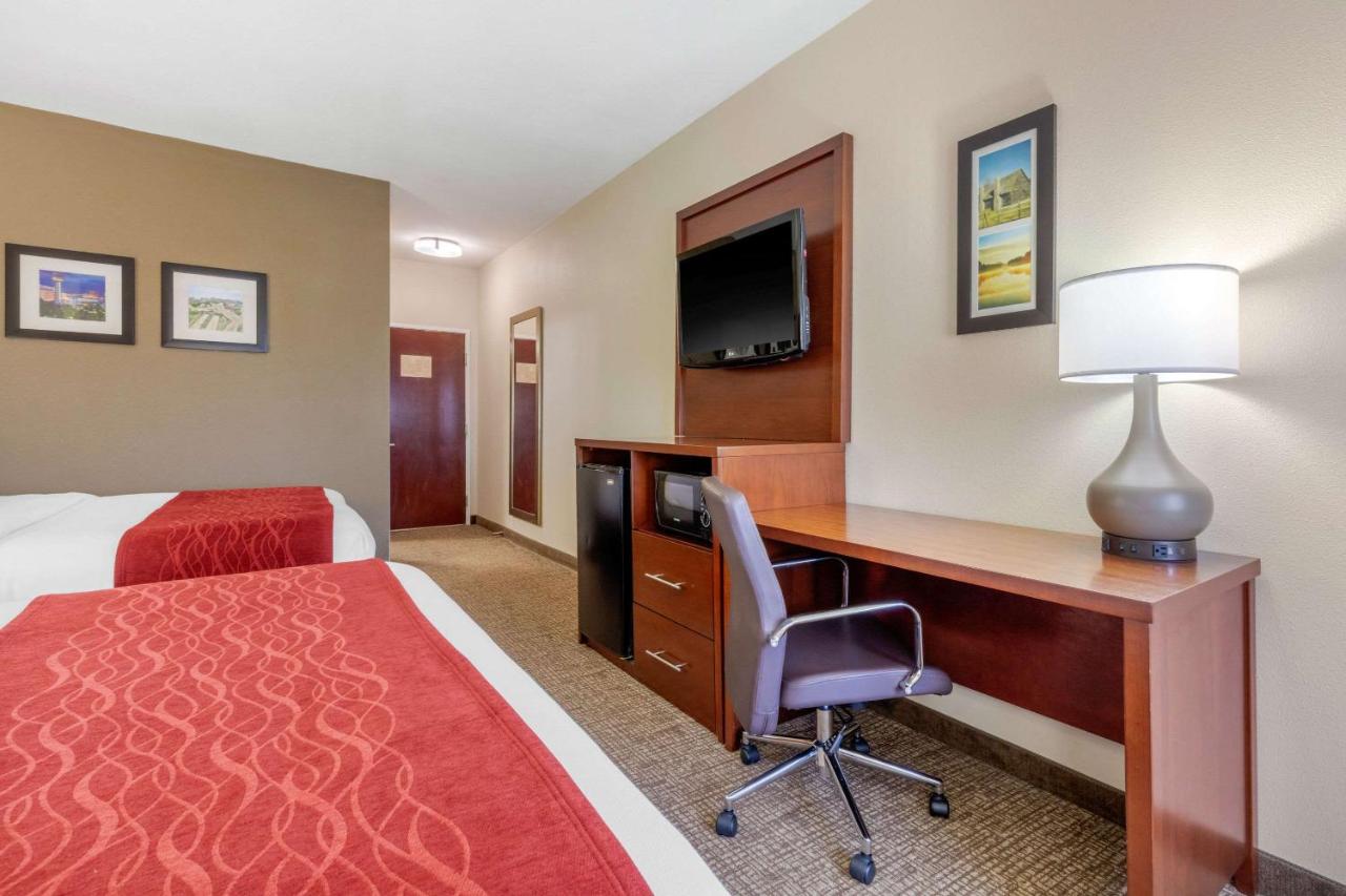 Queen Room with Two Queen Beds - Non-Smoking at Comfort Inn Lenoir City-Knoxville