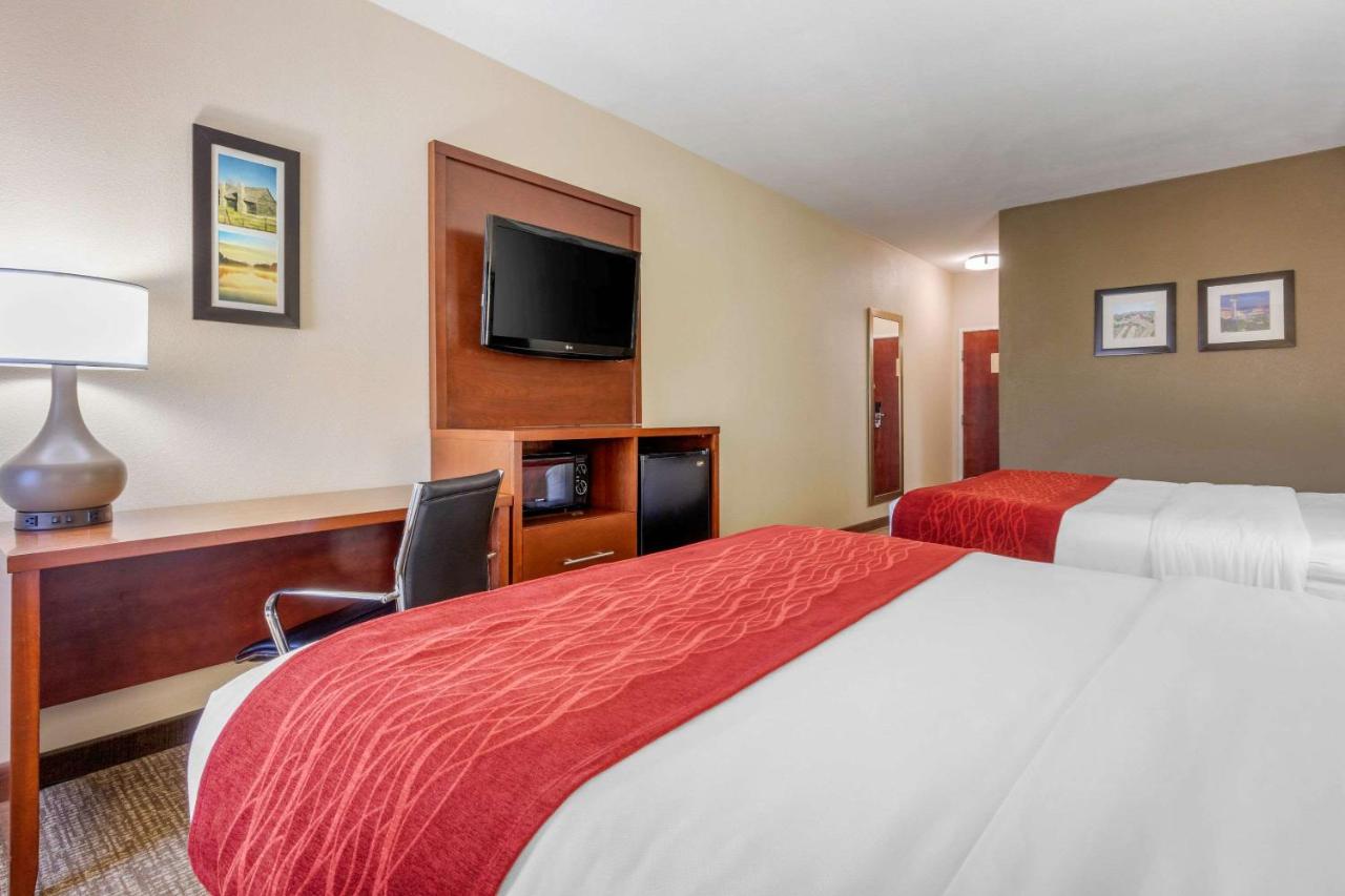 Superior Queen Suite with Two Queen Beds - Non-Smoking at Comfort Inn Lenoir City-Knoxville