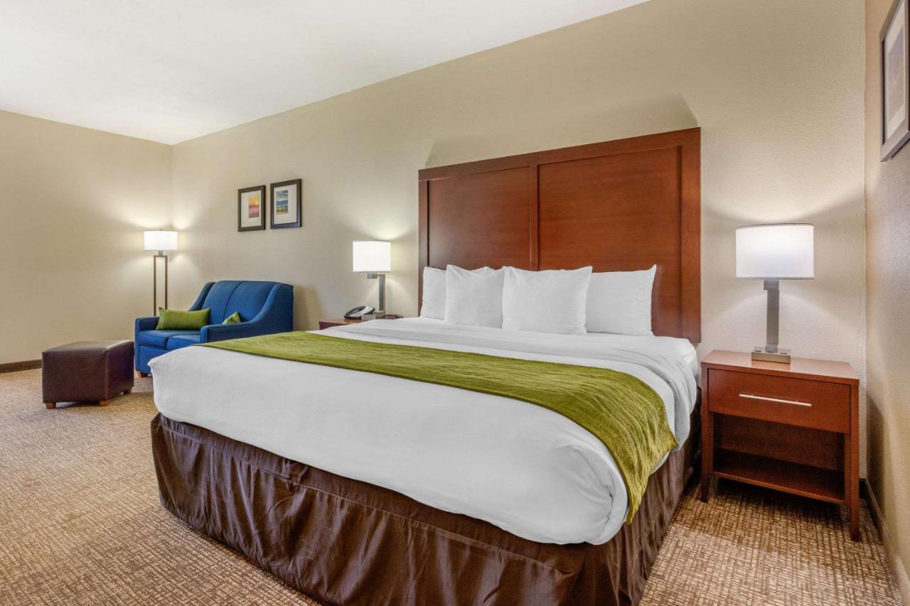 Superior King Suite - Non-Smoking at Comfort Inn Lenoir City-Knoxville